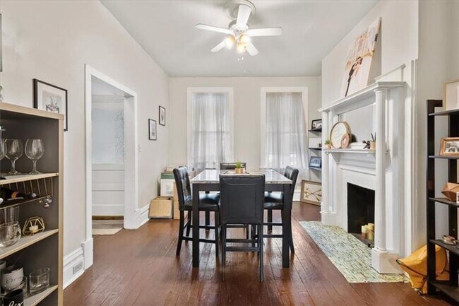 Building Photo - Beautiful 3 Bed/1 Bath in Pittsburgh's Lawrenceville Neighborhood - Prime Location!! - Available ...