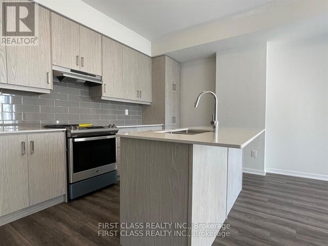 Building Photo - 11-111 Almond Blossom Mews