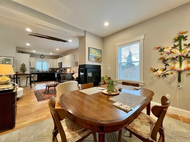 Building Photo - 9 Sherman St