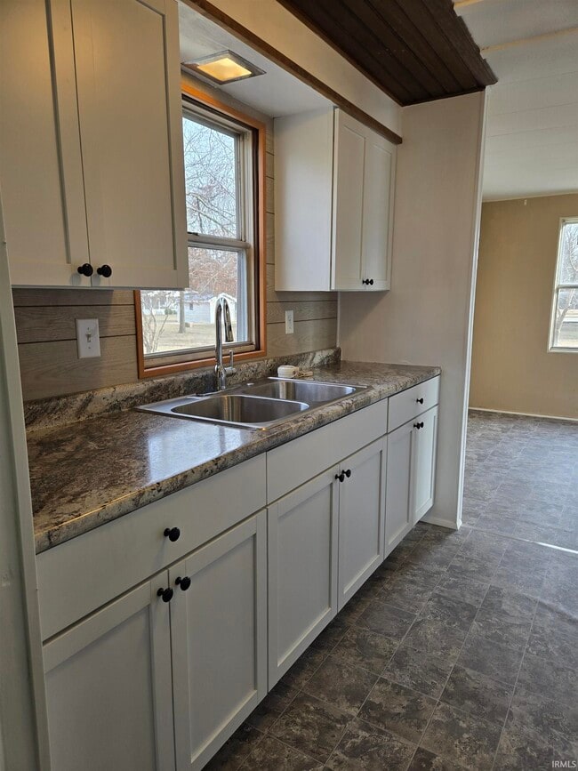 Building Photo - 707 IN-13