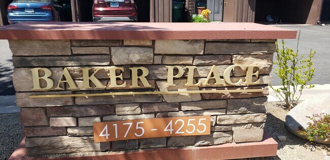 Building Photo - LARGE, LUXURIOUS TOWN HOME WITH A PRIVATE ...