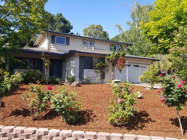 Building Photo - 1050 McGregor Way