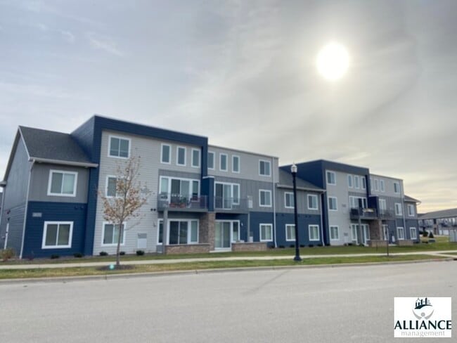 Building Photo - Howard Lofts - 3 bedroom with lofted 3rd b...