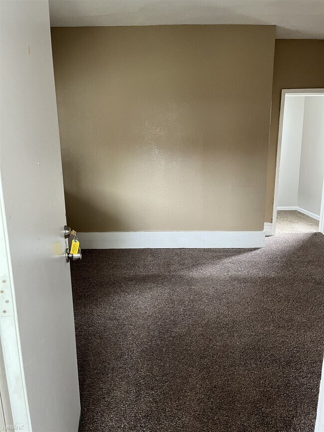 Foto del edificio - 2 br, 1 bath Duplex - 469 East Washington ...