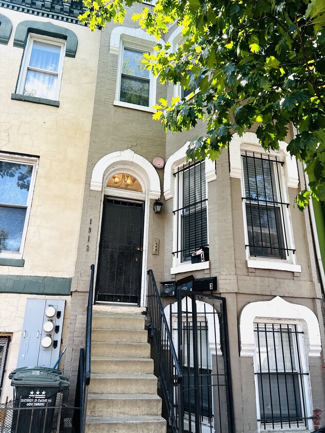 Foto principal - 1912 9th St NW