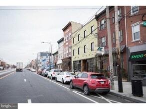 Building Photo - 206 E Girard Ave