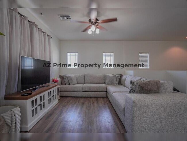 Foto del edificio - 8115 W Lynwood St