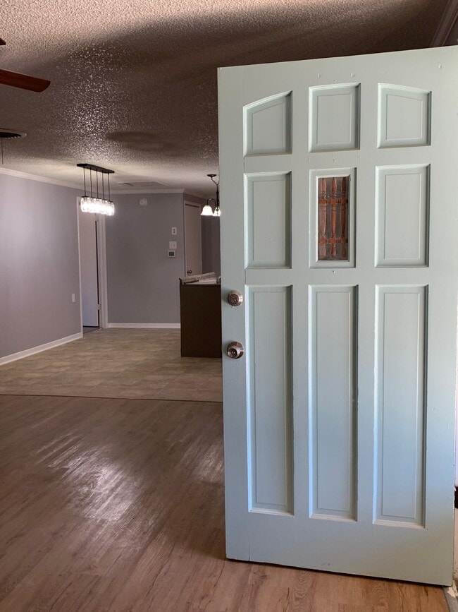 Building Photo - 710 12th St