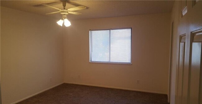 Foto del edificio - 5576 W Rochelle Ave