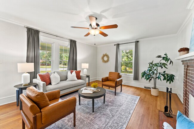 Foto del edificio - 4017 Wake Forest Rd