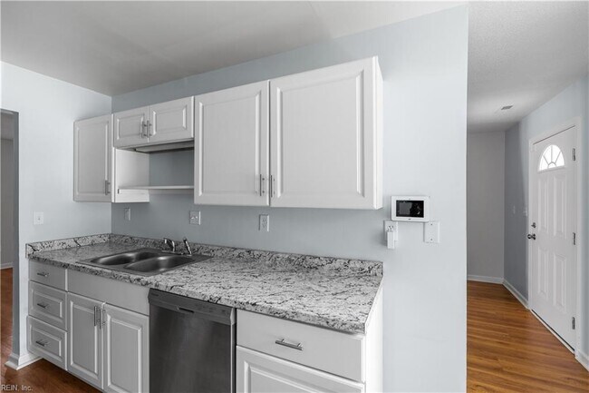 Building Photo - 36 King George Quay