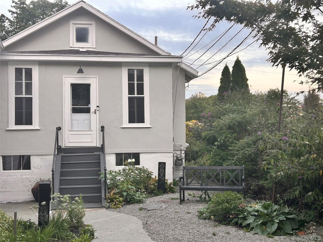 Primary Photo - 549 Piermont Ave