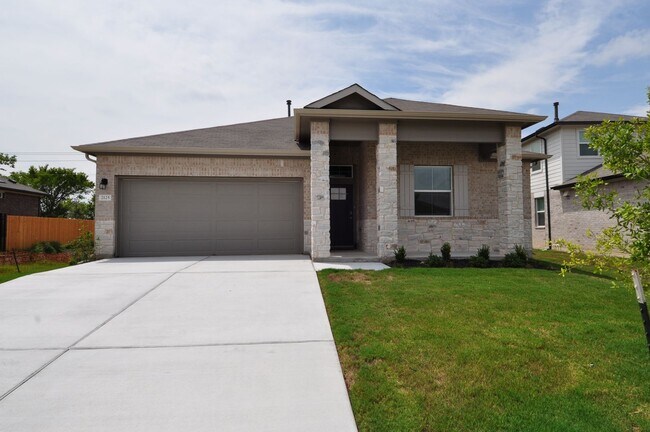 Building Photo - Home has an amazing entrance leading to the large family room open to the kitchen and dining room