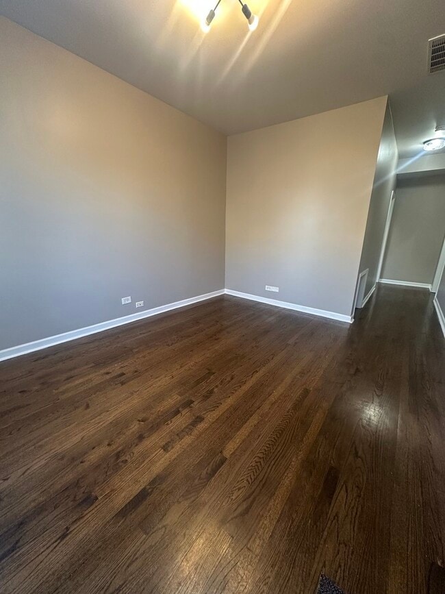 Building Photo - 3251 W Berteau Ave