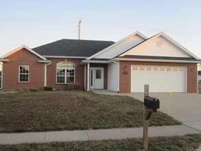 Building Photo - 407 Golden Eagle Dr