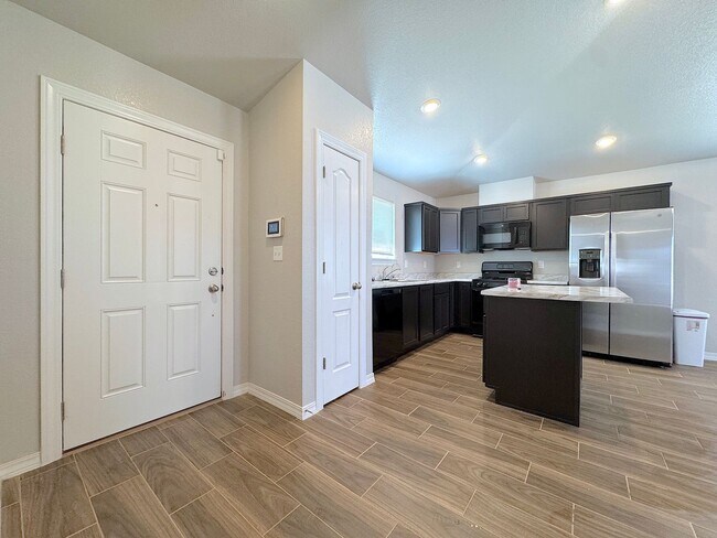 Building Photo - East El Paso 3 bed 2 Bath Refrig A/C!