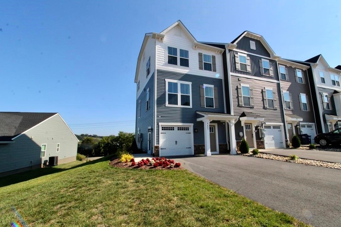 Foto principal - 4489 Drysdale St