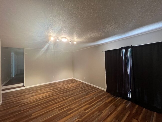 Building Photo - 890 Bedrock Dr