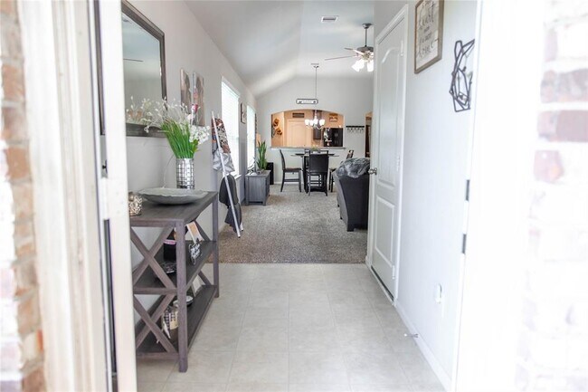 Foto del edificio - 5135 Misty Ln