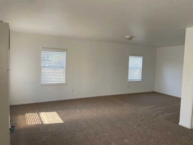 Living room - 230 Queens Way - 55+ Community