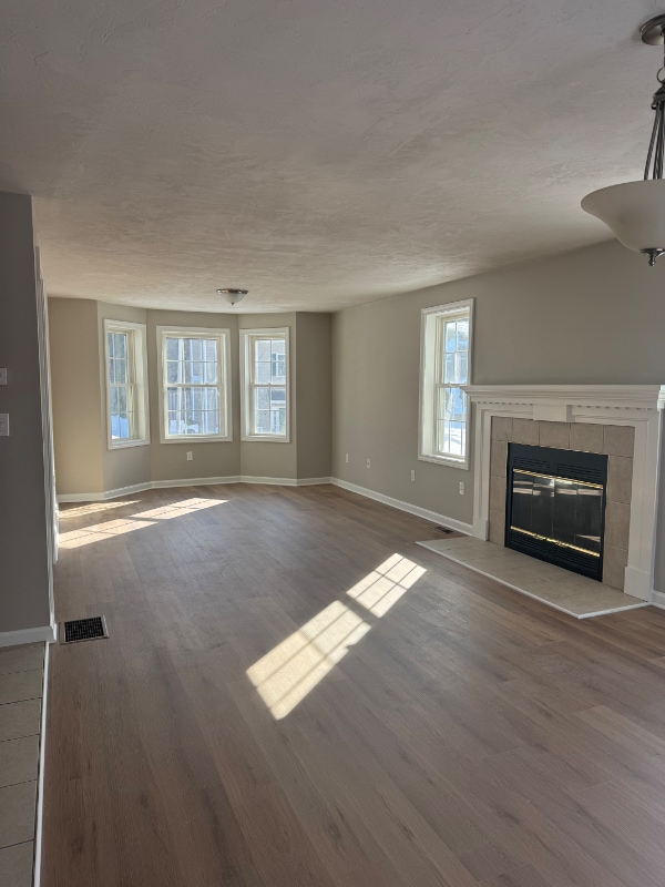 Building Photo - 15 Honeysuckle Rd