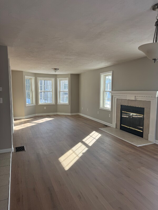 Foto del edificio - 15 Honeysuckle Rd