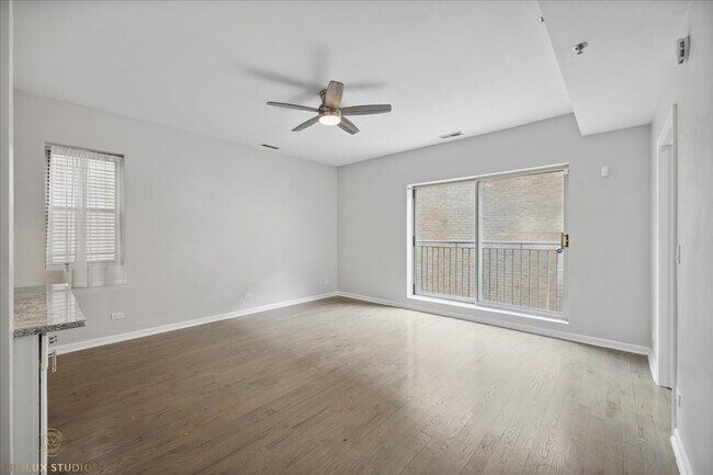 Building Photo - 405 E Oakwood Blvd