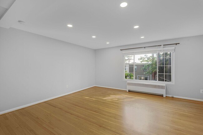 Building Photo - 231 Burgess Ave