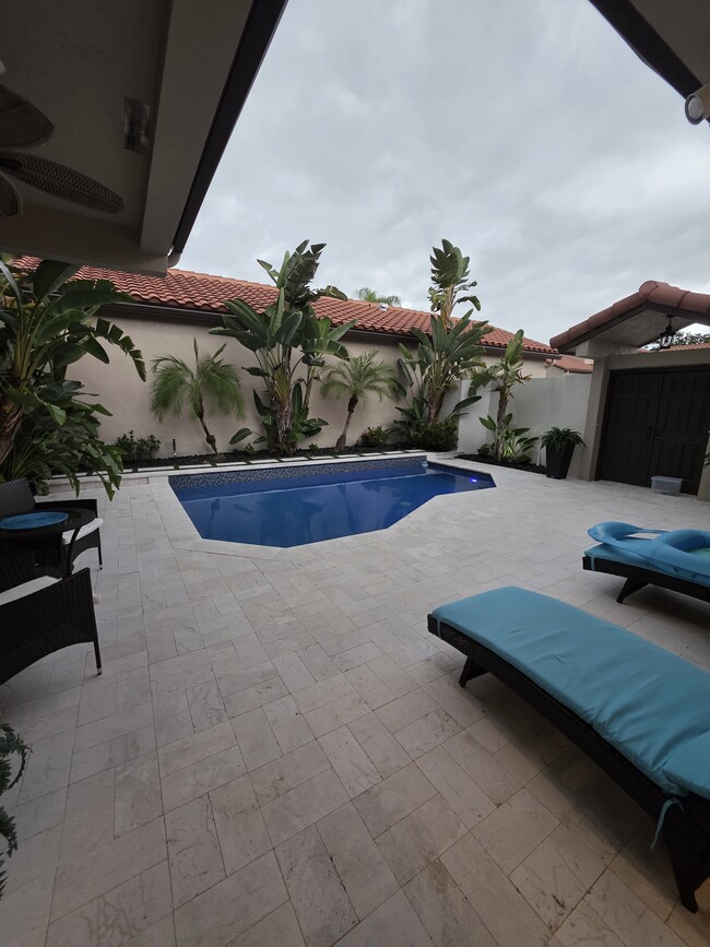 Building Photo - 23164 Via Stel