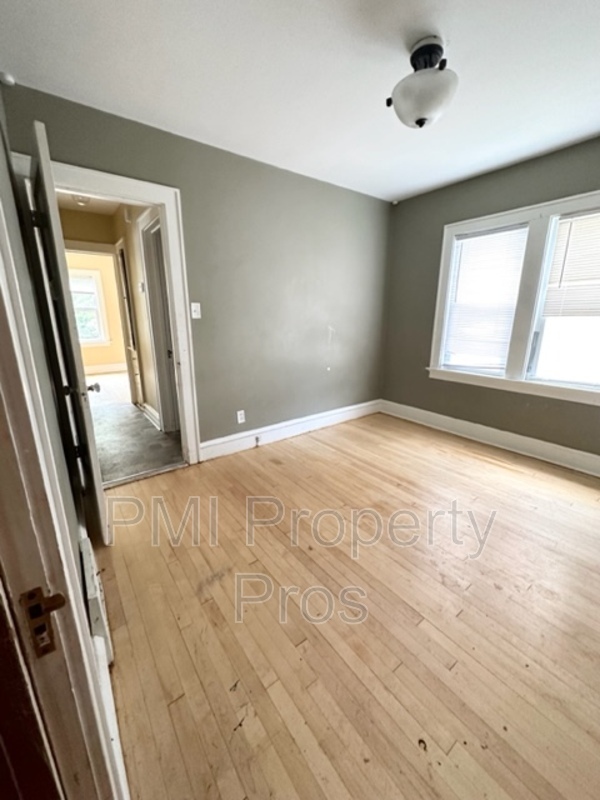 Building Photo - 4531 N 40th St