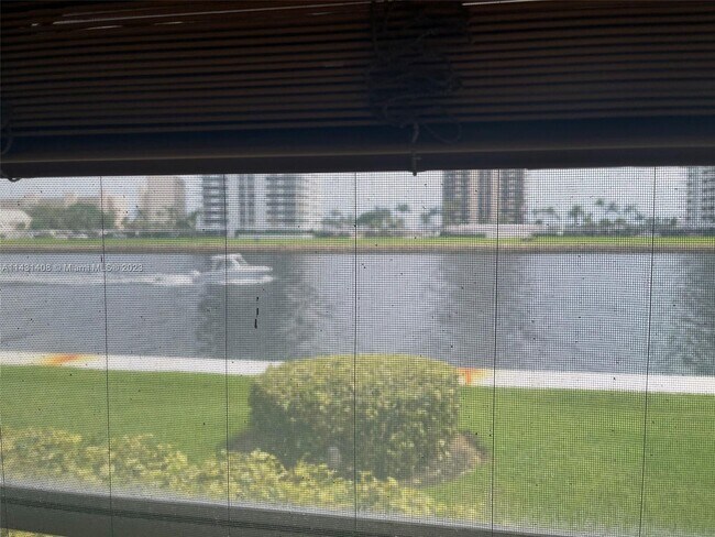 Foto del edificio - 28 Yacht Club Dr