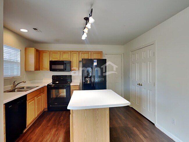 Foto del edificio - 11148 Carver Pond Rd