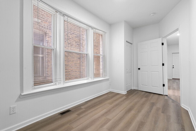 Foto del edificio - 6816 S Champlain Ave