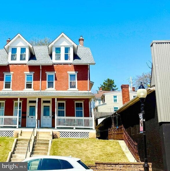 Foto principal - 327 Main St