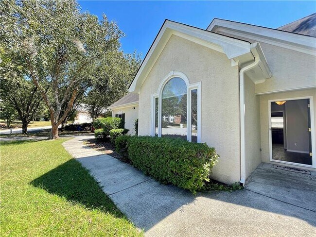 Building Photo - 2500 Meadow Grove Way SW