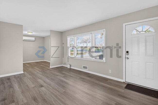 Building Photo - Unit A