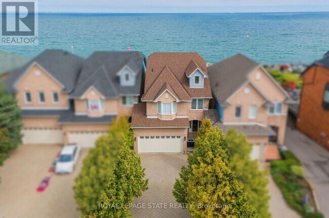 Photo du bâtiment - 55 Edgewater Dr