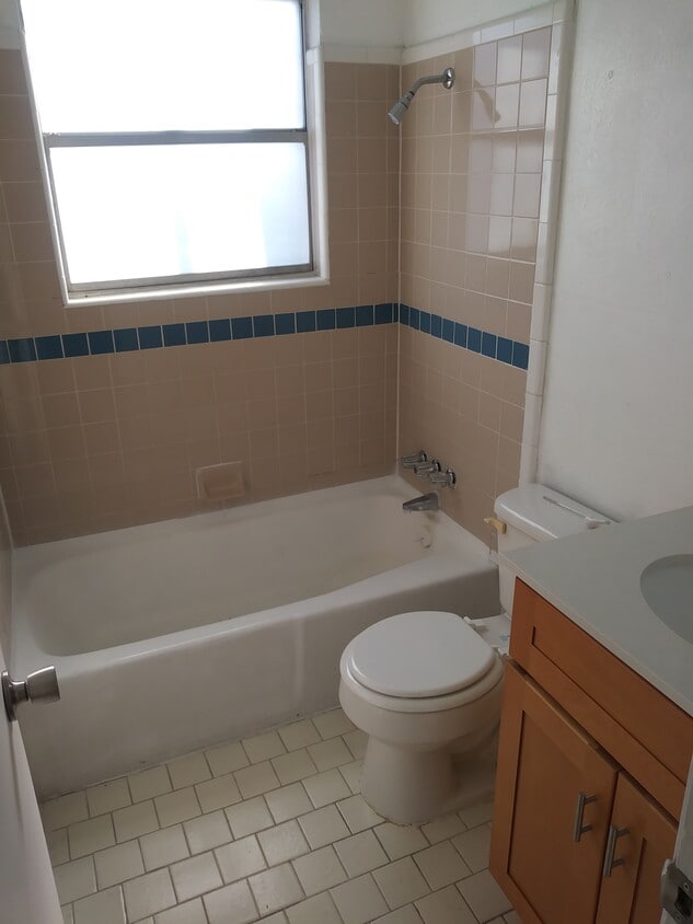 Building Photo - College Park Apartment