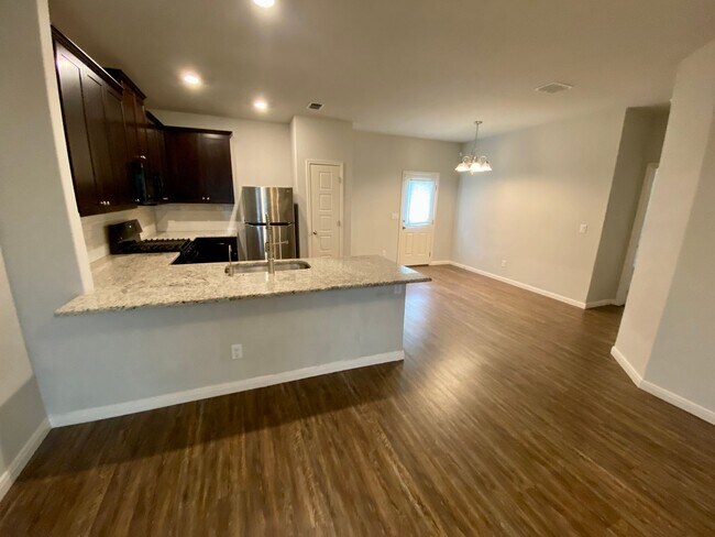 Building Photo - Great space w/ upstairs loft area as well!...