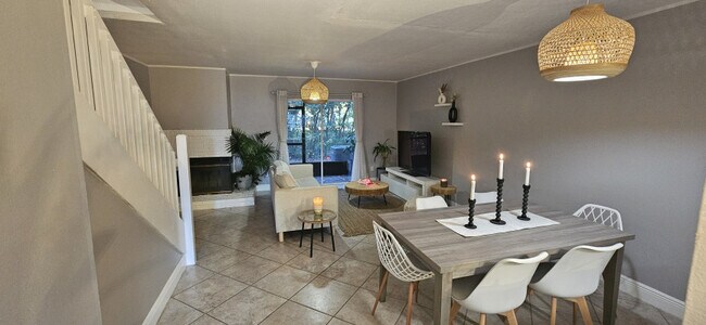 Building Photo - 223 Sandlewood Trl