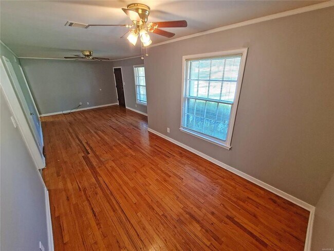 Foto del edificio - Located in Forest Hills Neighborhood!