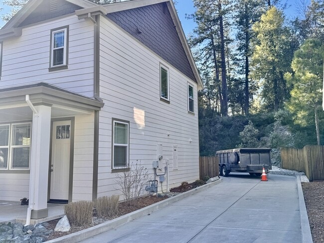 Building Photo - 230 Pello Ln