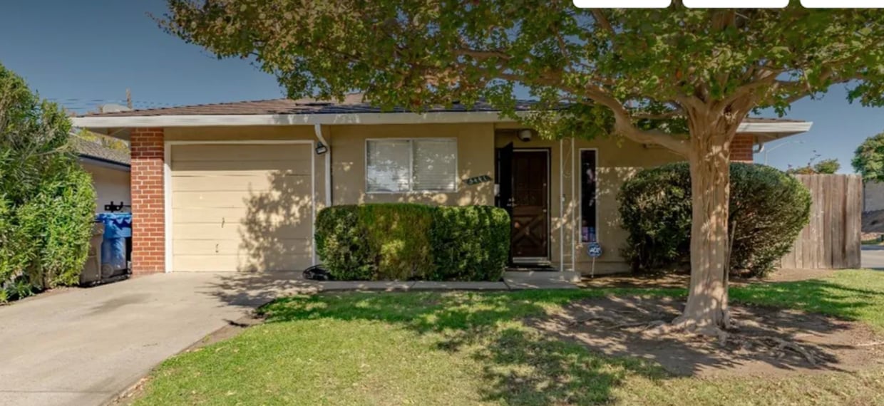 Adorable 2/1 Half-Plex w/Garage! MUST SEE!! Please read entire ad for viewings - Adorable 2/1 Half-Plex w/Garage!  MUST SEE!!  Please read entire ad for viewings