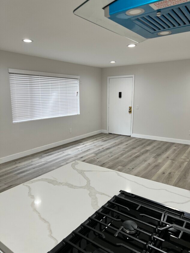 Foto principal - 10836 Camarillo St