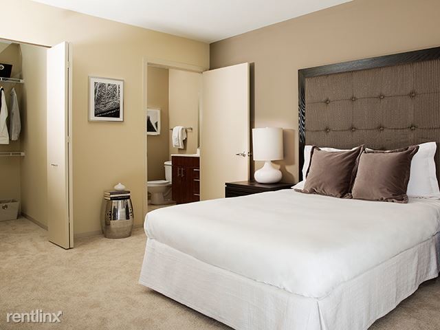 Building Photo - Studio, 1 bath  - 213 W Washington #2405