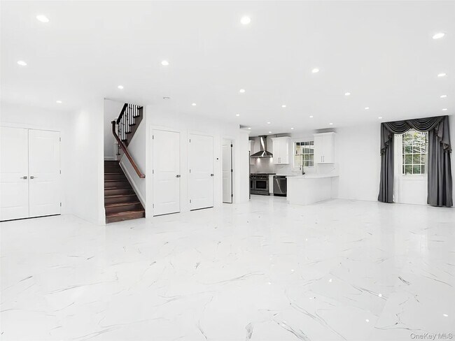 Foto del edificio - 56 Jackson Ave