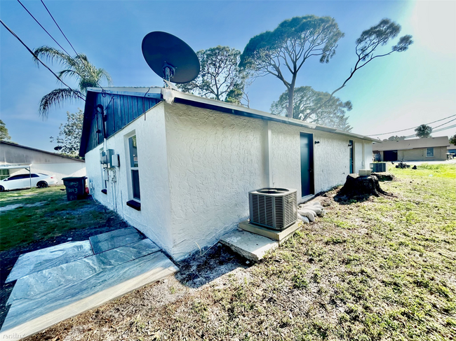 Foto del edificio - 3 br, 2 bath Duplex - 1013 57th Avenue Ter...