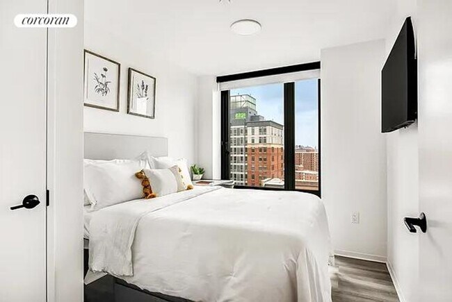 Building Photo - 415 W 120th St