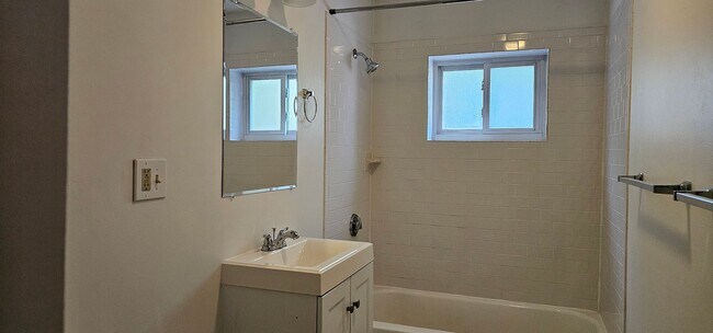 Building Photo - Just Renovated 2Bed Avail for Now, July, o...