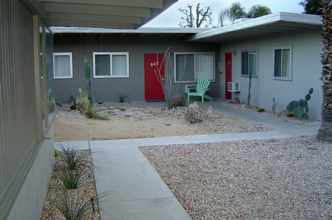 Building Photo - 540-548 S Mountain View Dr
